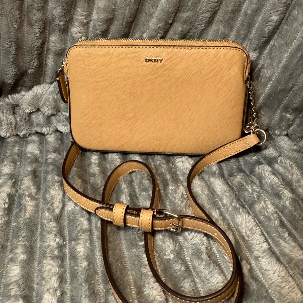 DKNY TAN LEATHER DOUBLE ZIP CROSSBODY SHOULDER BAG NWOT